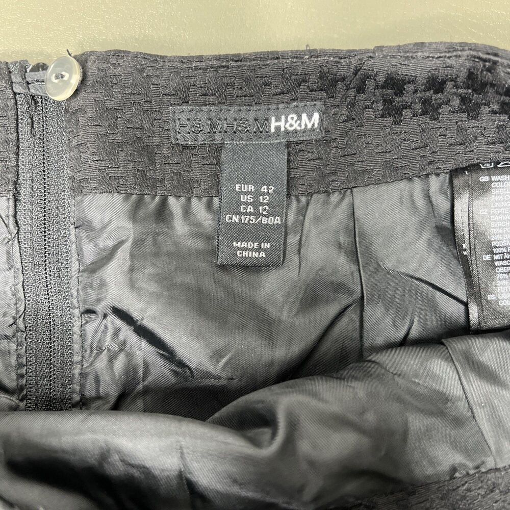 H&M Black Patterned Skirt Women Size 12 Short Ruched Barrel Hip Center Back Zip - Picture 2 of 5